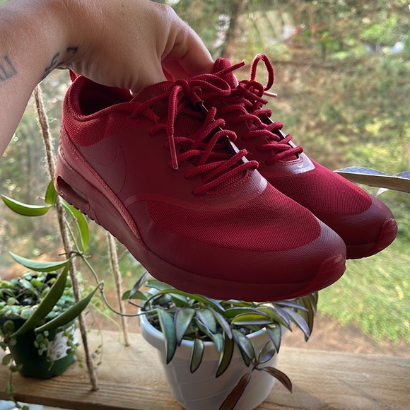 Red Nike Thea - Picture 6 of 9